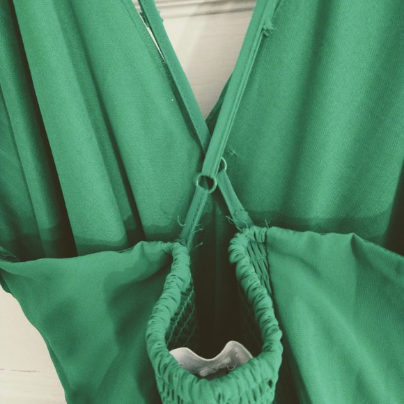 Beyond Words Kelly Lime Green Smocked Pleated V-Neck Criss Cross Strap Romper M - Picture 5 of 14